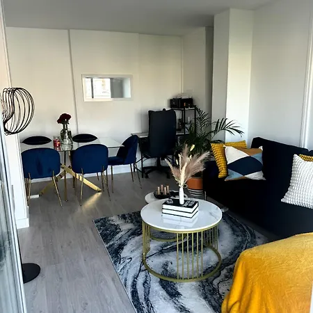 Chambre Privee Ds Appartement Design Et Confort Refait A Neuf Proche De Paris, La Defense Et Versailles Rueil-Malmaison Exterior photo