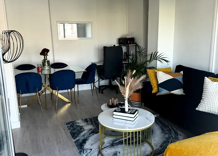 Chambre Privee Ds Appartement Design Et Confort Refait A Neuf Proche De Paris, La Defense Et Versailles