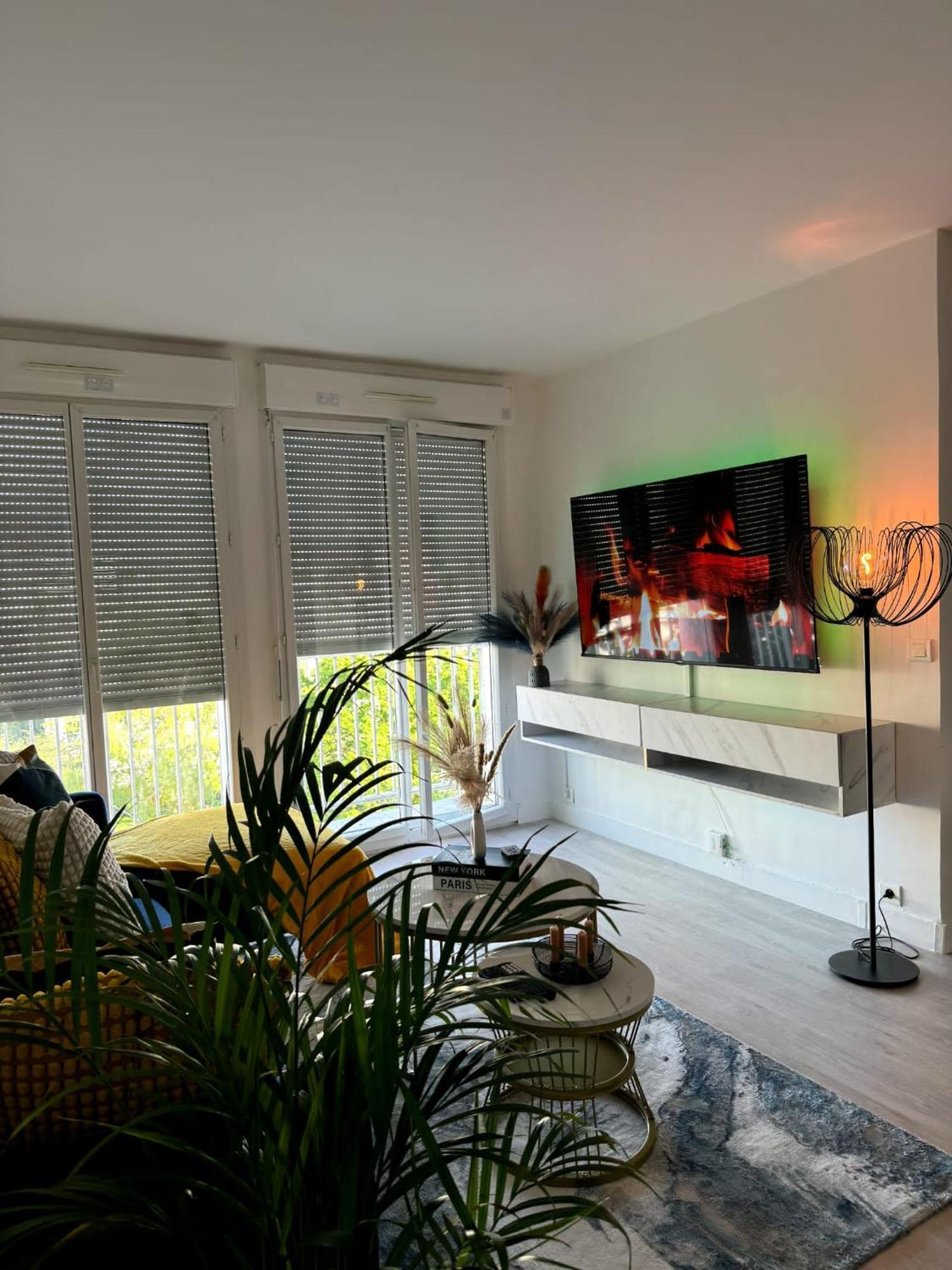 Privee Ds Design Et Confort Refait A Neuf Proche De Paris, La Defense Et Versailles Homestay Rueil-Malmaison