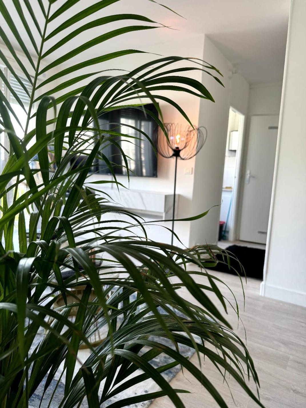 Homestay Privee Ds Design Et Confort Refait A Neuf Proche De Paris, La Defense Et Versailles *