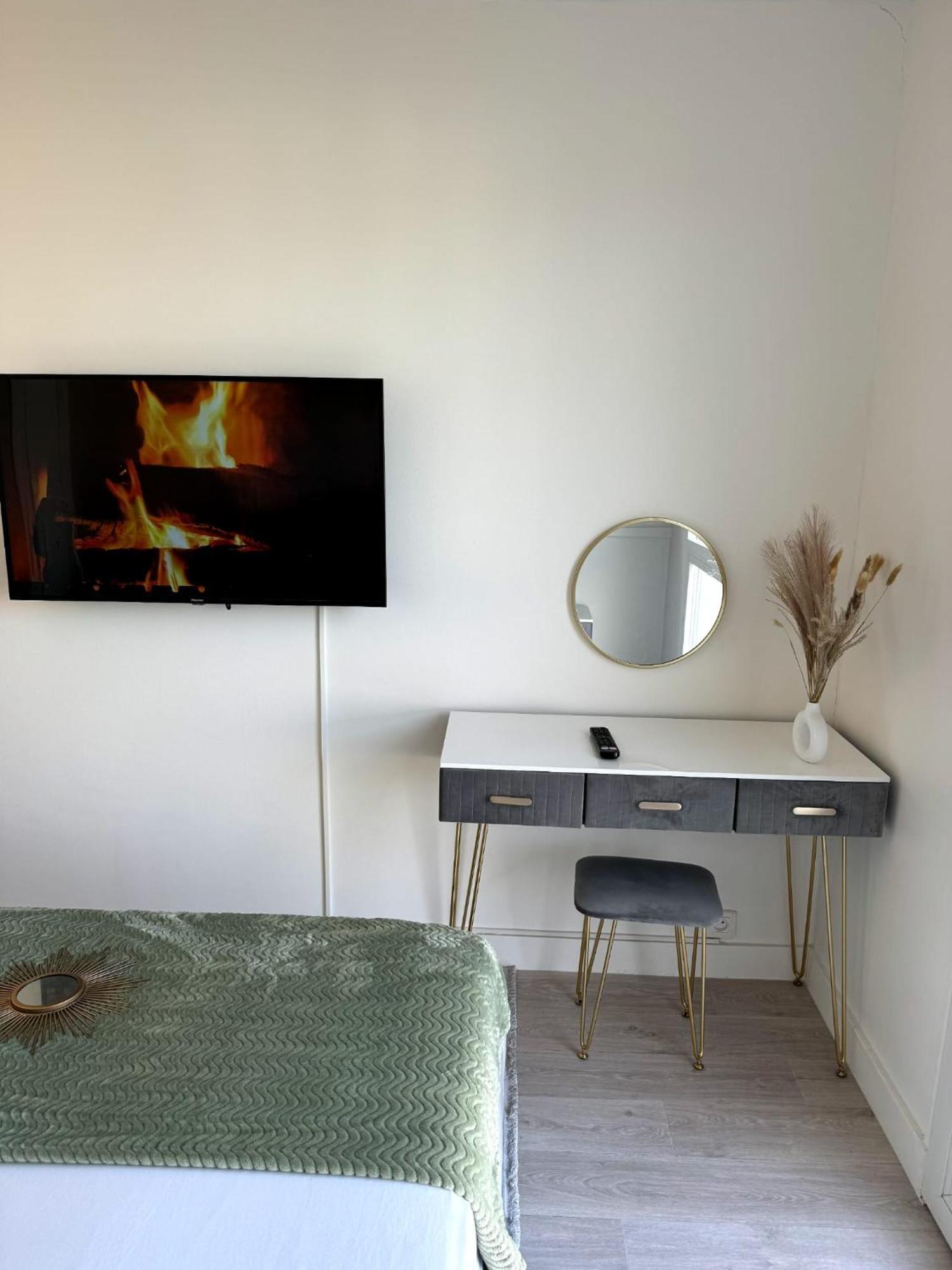 Privee Ds Design Et Confort Refait A Neuf Proche De Paris, La Defense Et Versailles Homestay Rueil-Malmaison