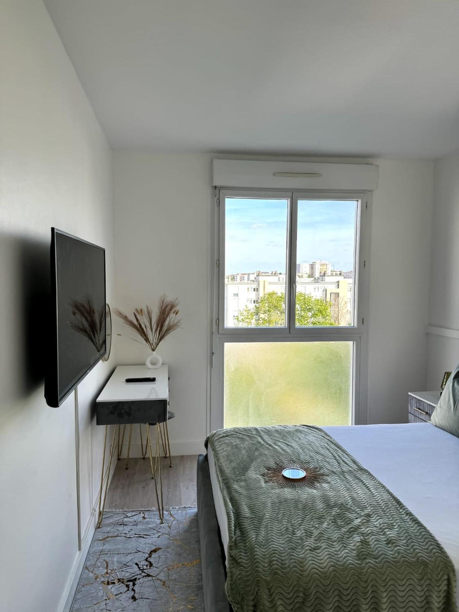 Privee Ds Design Et Confort Refait A Neuf Proche De Paris, La Defense Et Versailles * Rueil-Malmaison