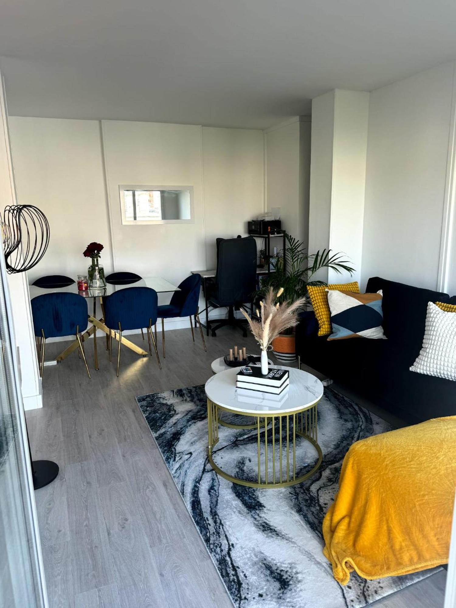Privee Ds Design Et Confort Refait A Neuf Proche De Paris, La Defense Et Versailles *